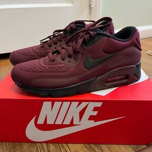 Nike Womens Burgundy Sneakers